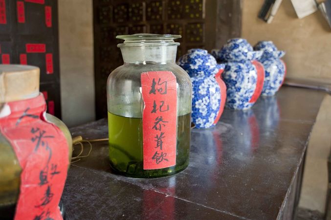 泡药酒里面加什么最补(泡药酒里面放些什么最好)