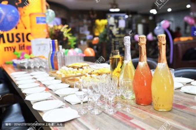 库里夫妇参加品酒会,非正式品酒会穿什么