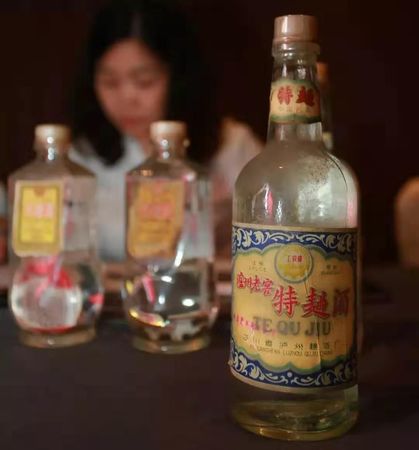 泸州老窖老酒瓶有什么特点(泸州老窖 酒瓶)