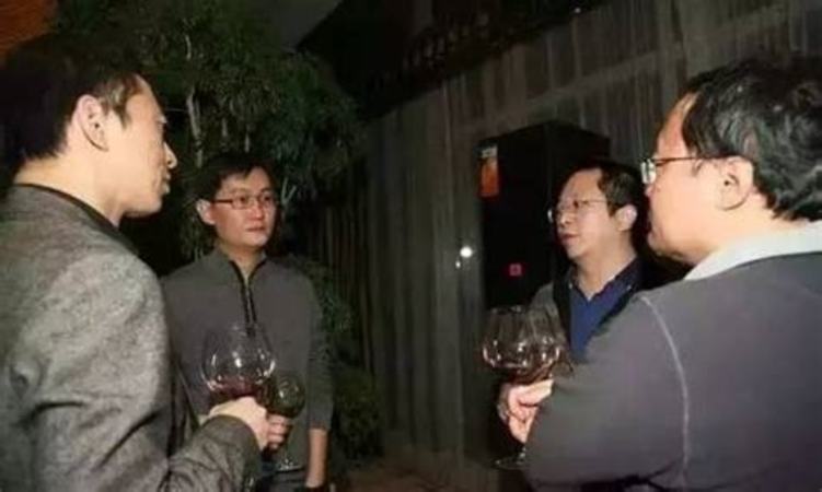 喝完红酒难受吃什么水果好,红酒和梨子才是绝配