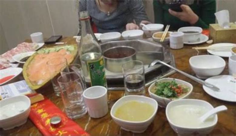 请吃饭喝什么酒,约到哪里吃饭比较好